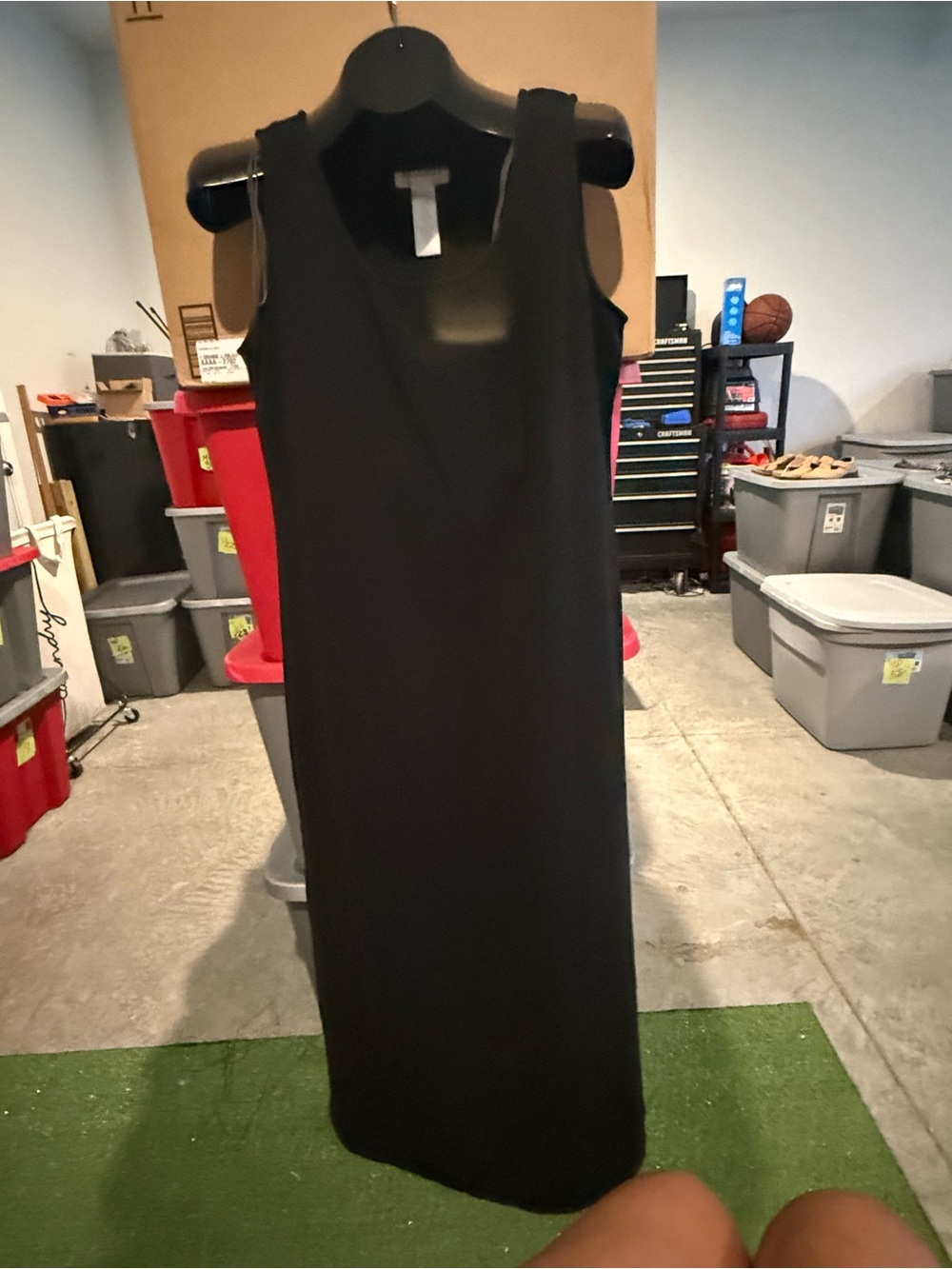 Classic Black Sleeveless Shift Dress - Women 100